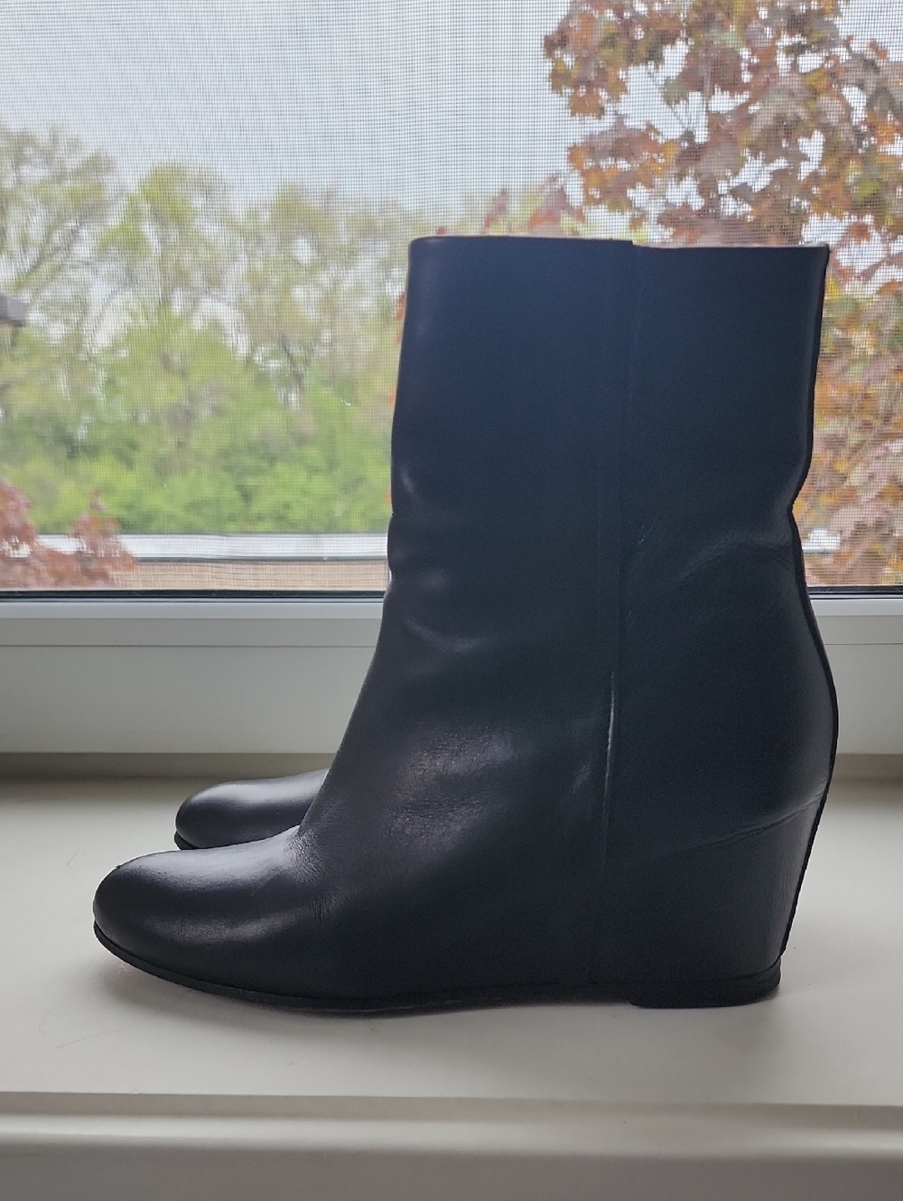 Vince Black Leather Wedge High Ankle Boots US 7.5M